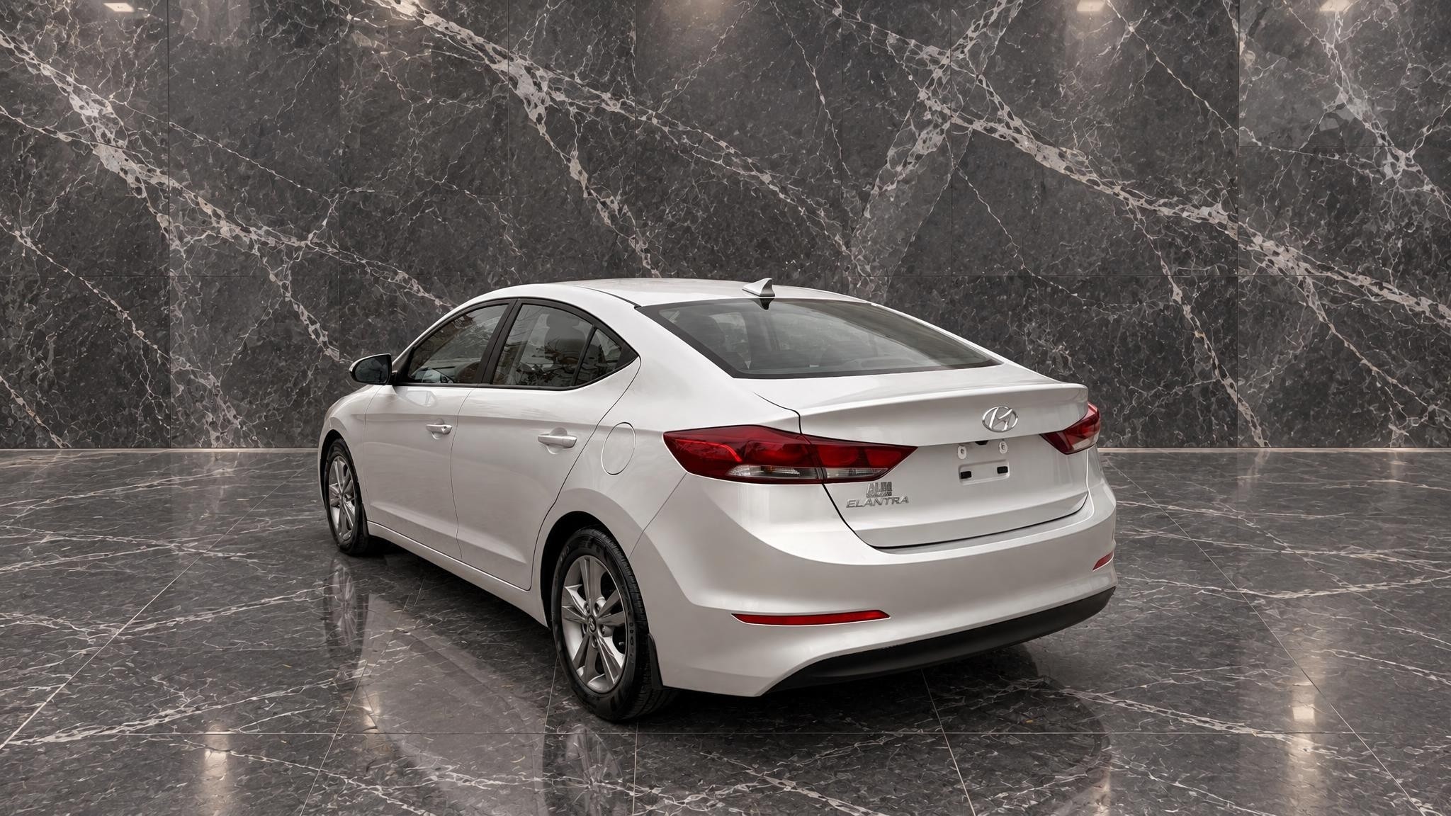 2018 Hyundai Elantra 1 owner No accidents LOW KMS